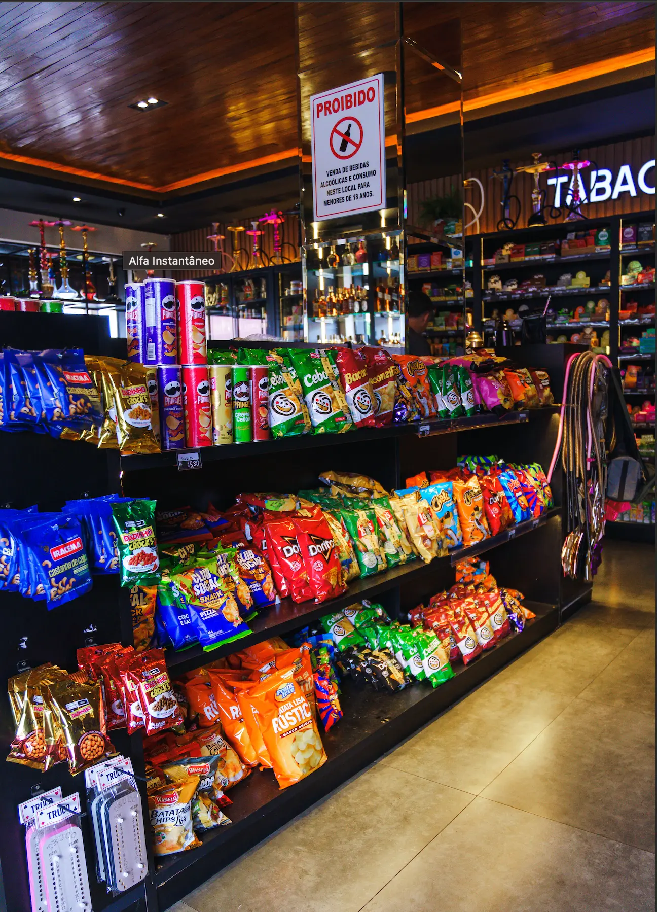 Expositor com variedade de snacks na Nostro Ibiporã