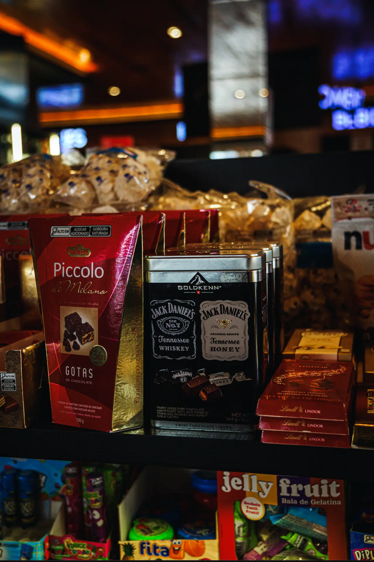 Seleção de chocolates e doces disponíveis no Empório Nostro